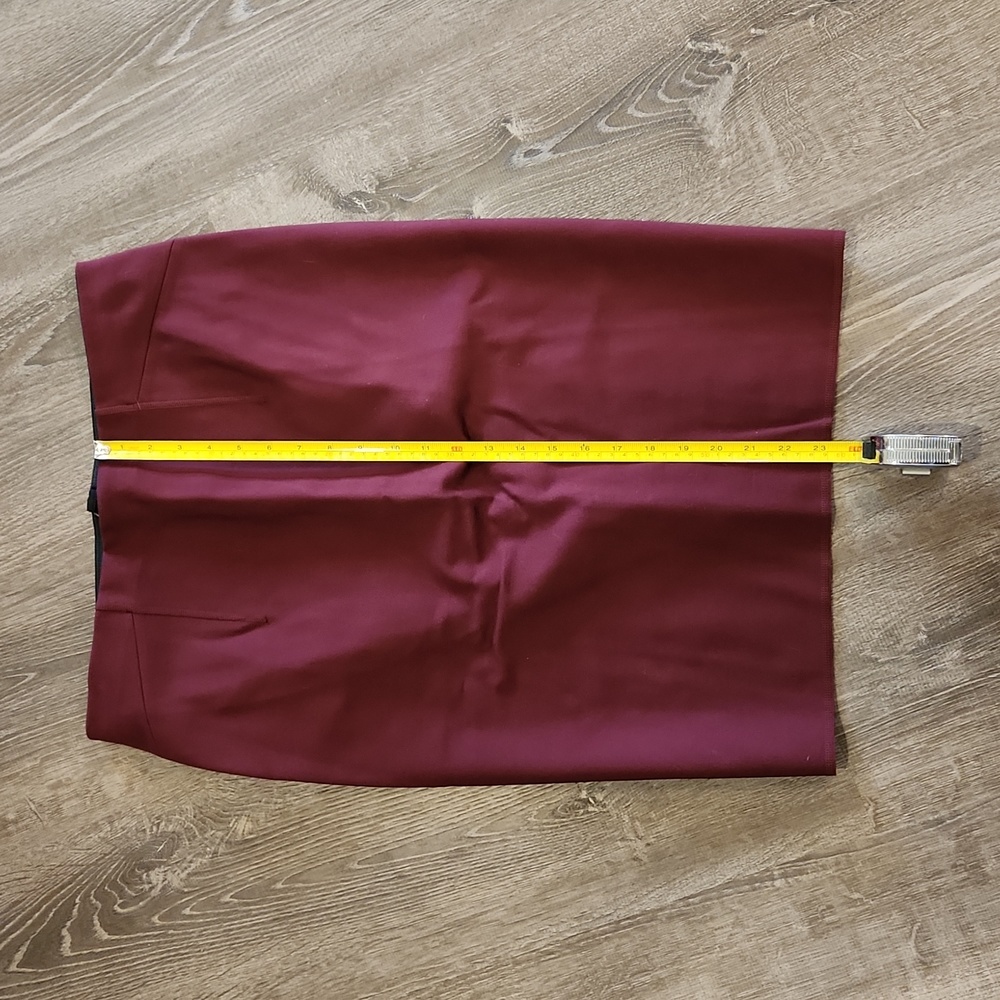 Ann Taylor Deep Burgandy Stretch Pencil Skirt - Size 8 - Picture 2 of 9
